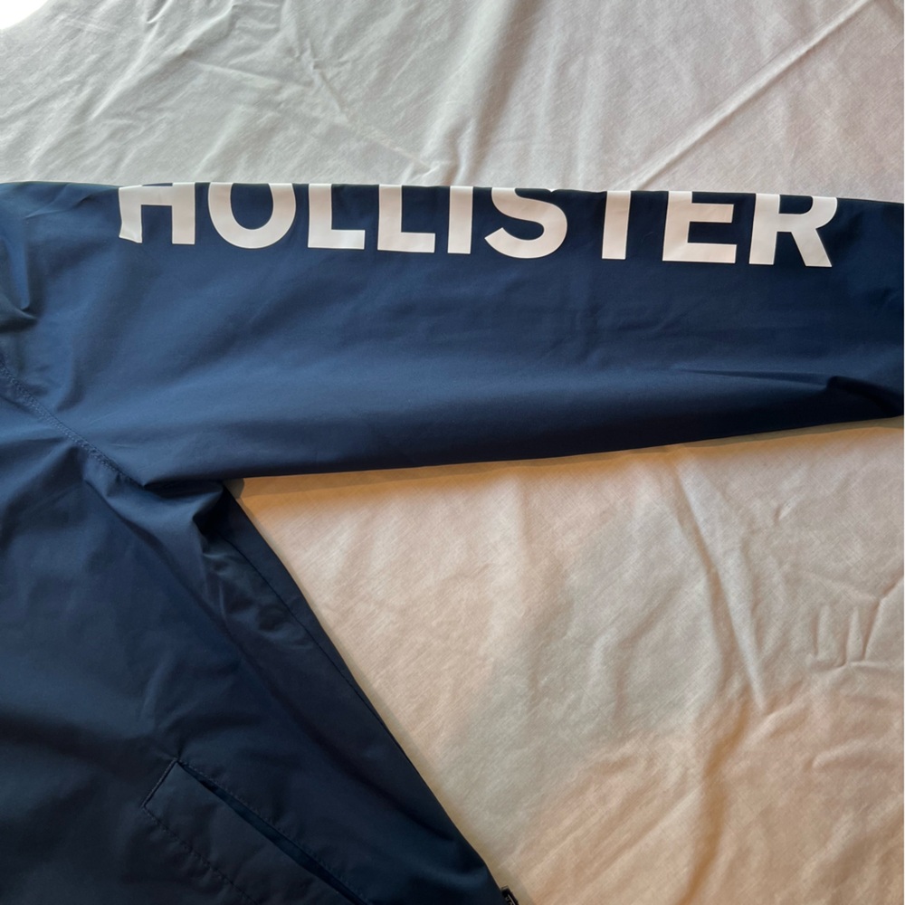 Hollister Men's Blue Lightweight Jacket - Picture 3 of 6